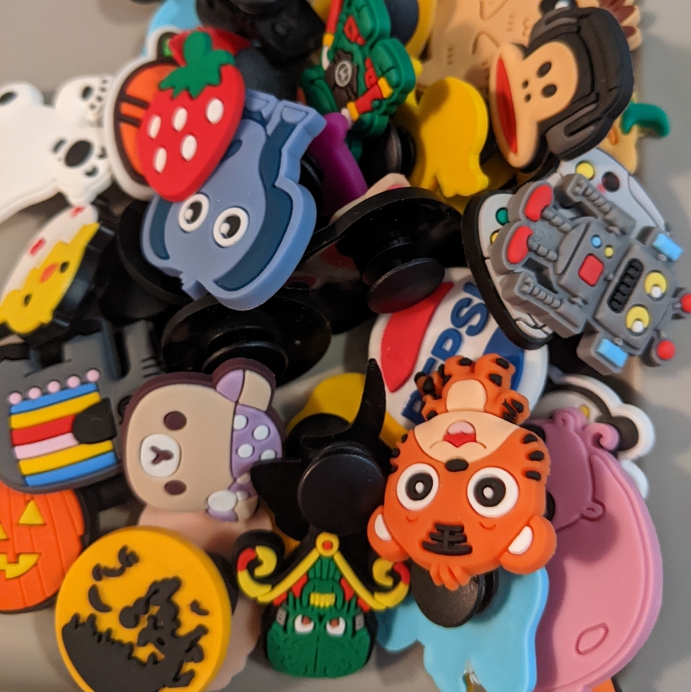 Random Shoe Charms Kids Adults 20pc Lot Accessory Wristband Clogs Assorted